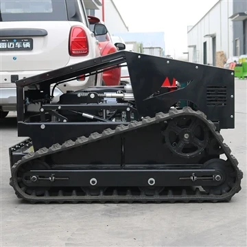 Hibridni robot za košnjo trate goseničar lahko kosilnico upravlja na daljavo